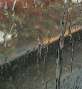 学生街の雨3a 撮影 北爪満喜